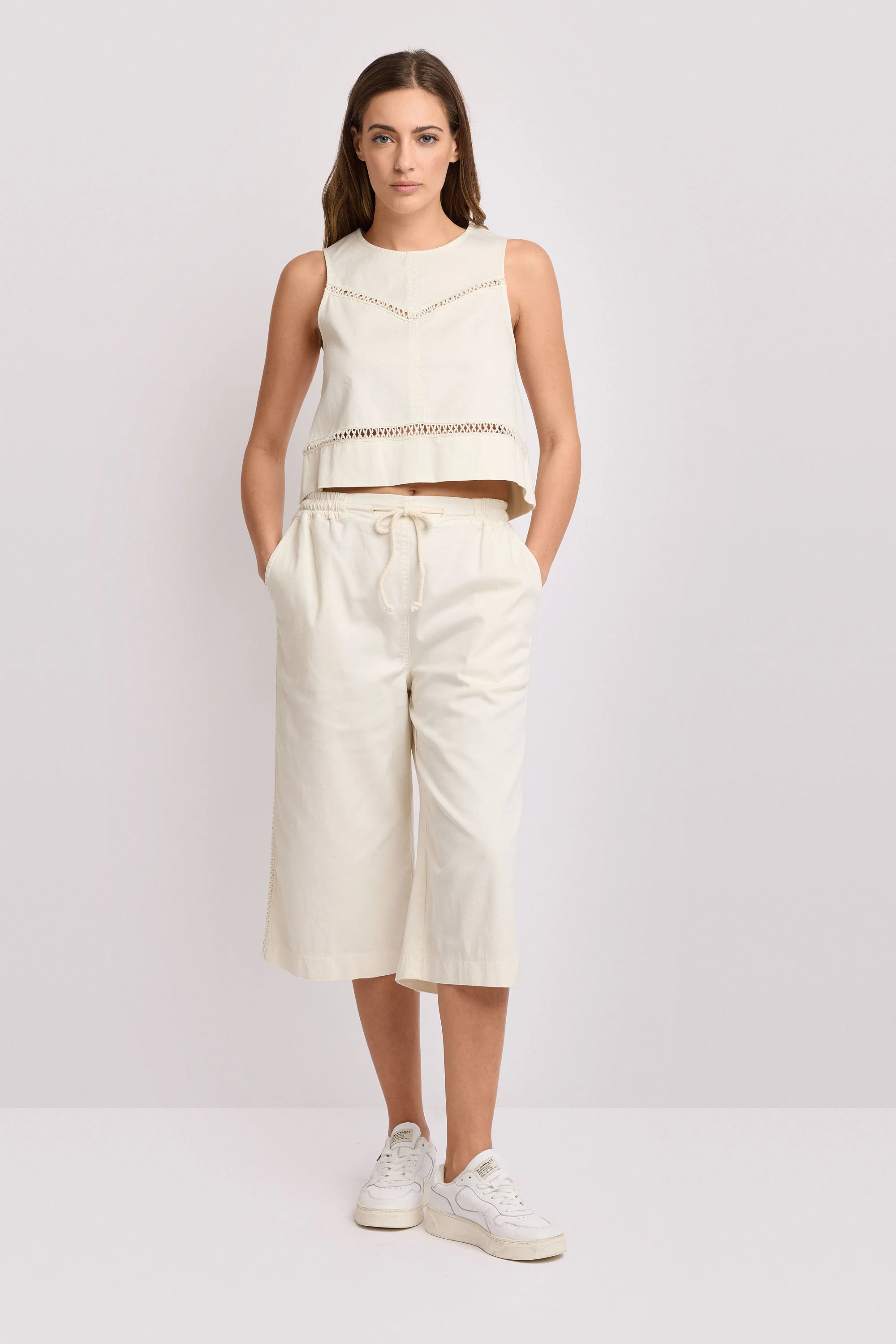 Pantaloni cropped con coulisse - Short MAMELTA - Image 2