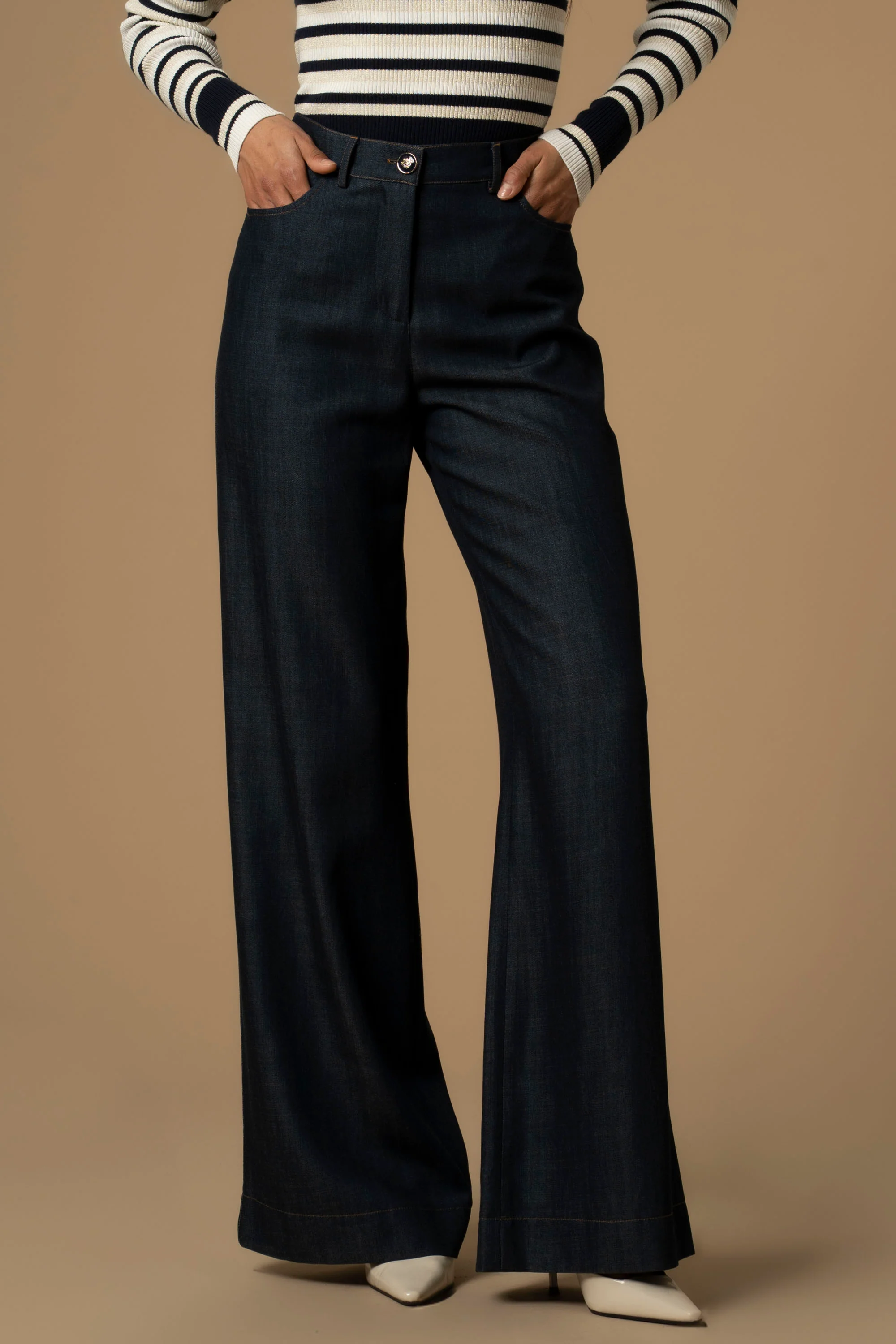 Pantaloni larghi in denim con bottone gioiello - Pantaloni  Eraldo - Image 5